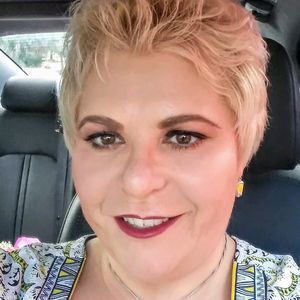 Meet your Posher, Eva